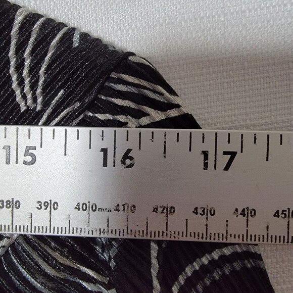 Notations Womens Top Sz 1X Faux Wrap Front Micro Accordion fabric Black & White - Picture 5 of 12